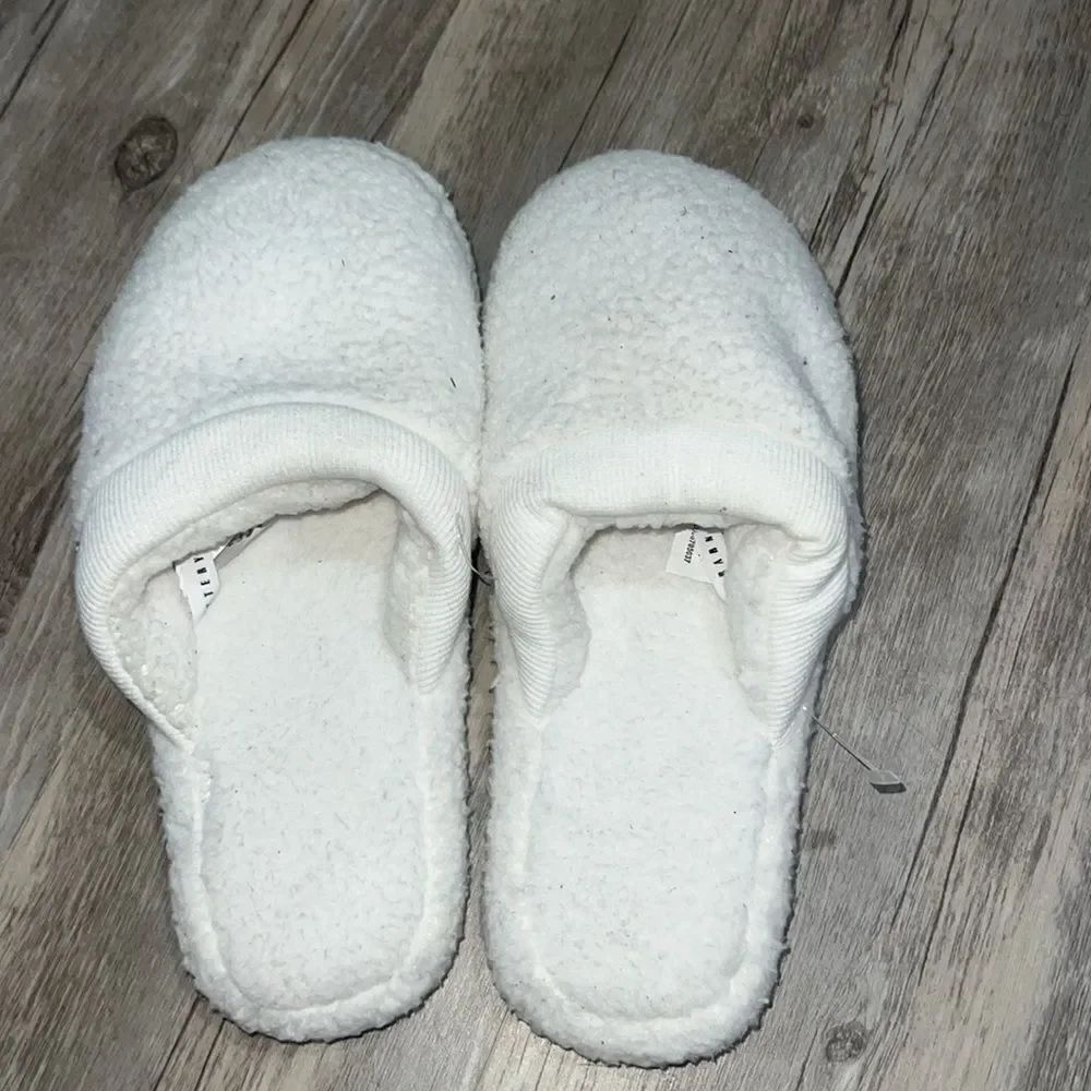 Pottery barn slippers - Picture 2 of 3